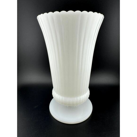 Vintage E.O. Brody Co. Milk Glass Vase - Picture 4 of 8
